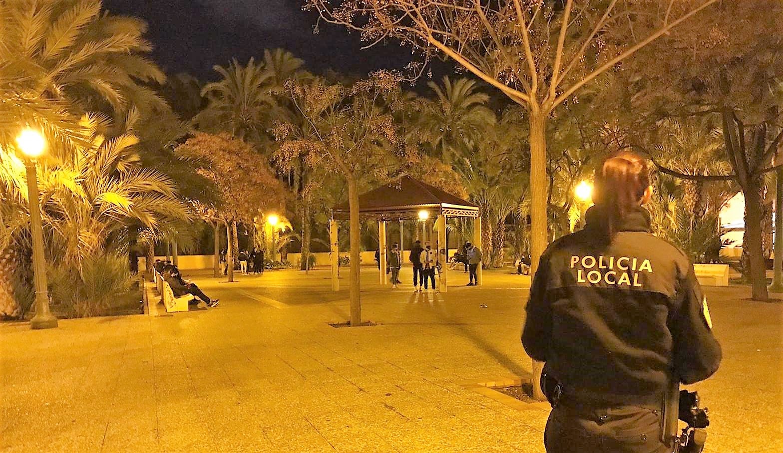 Un hombre denuncia una agresión recibida en Elche y acaba detenido por tocamientos a una mujer Un hombre denuncia una agresión recibida en Elche y acaba detenido por tocamientos a una mujer