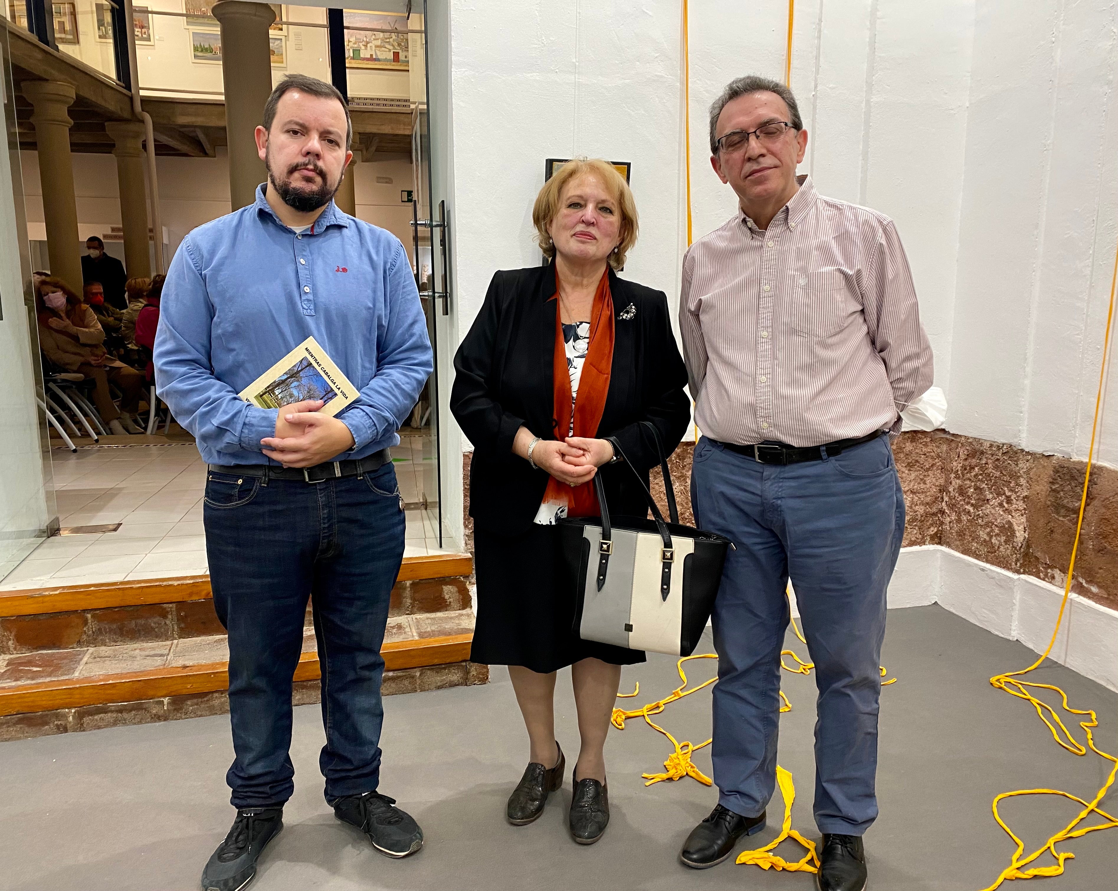 Presentado el poemario “Mientras cabalga la vida" Presentado el poemario “Mientras cabalga la vida"