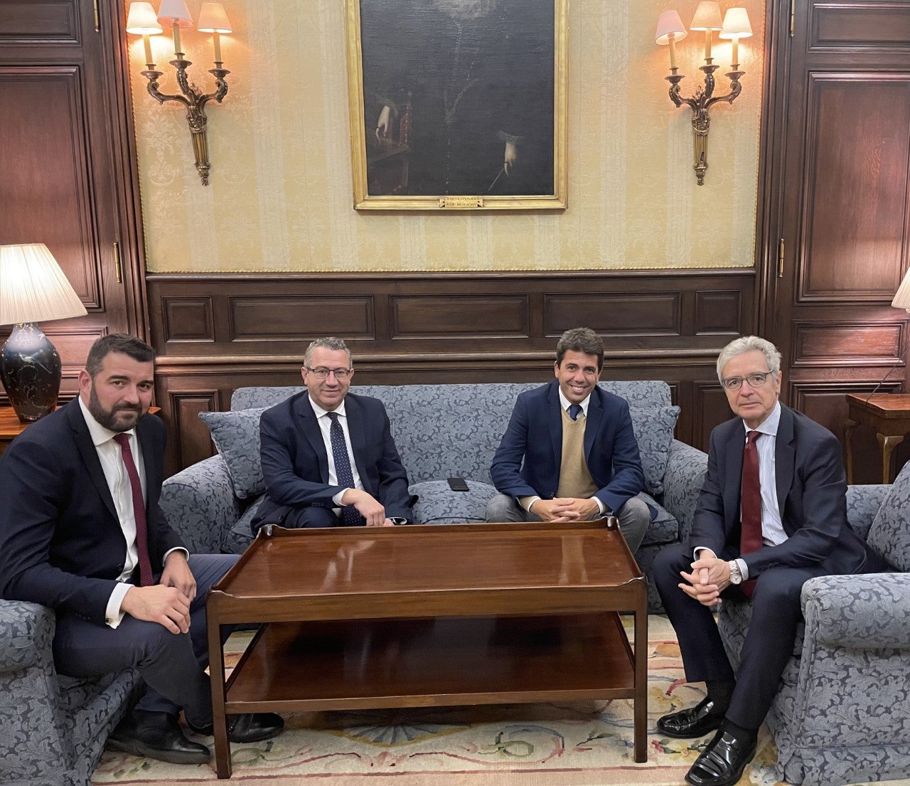 Mazón se reúne con el embajador de España en Reino Unido para apoyar a los británicos que residen en la Costa Blanca Mazón se reúne con el embajador de España en Reino Unido para apoyar a los británicos que residen en la Costa Blanca