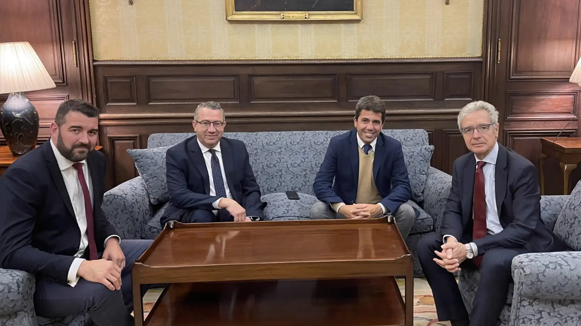 Mazón y el Embajador (derecha), junto al alcalde de Benidorm y el director del Patronato Costa Blanca