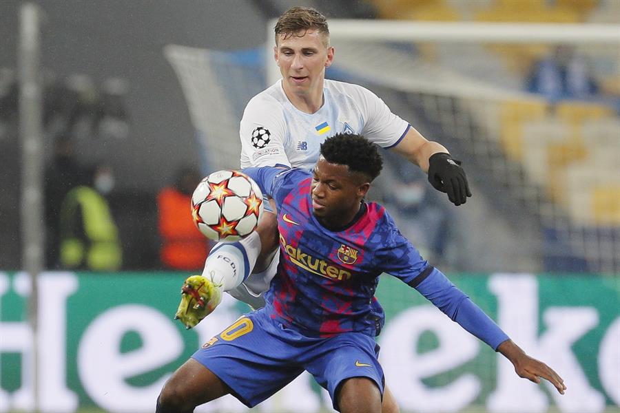 Ansu Fati rescata al Barcelona ante el Dinamo de Kiev Ansu Fati rescata al Barcelona ante el Dinamo de Kiev