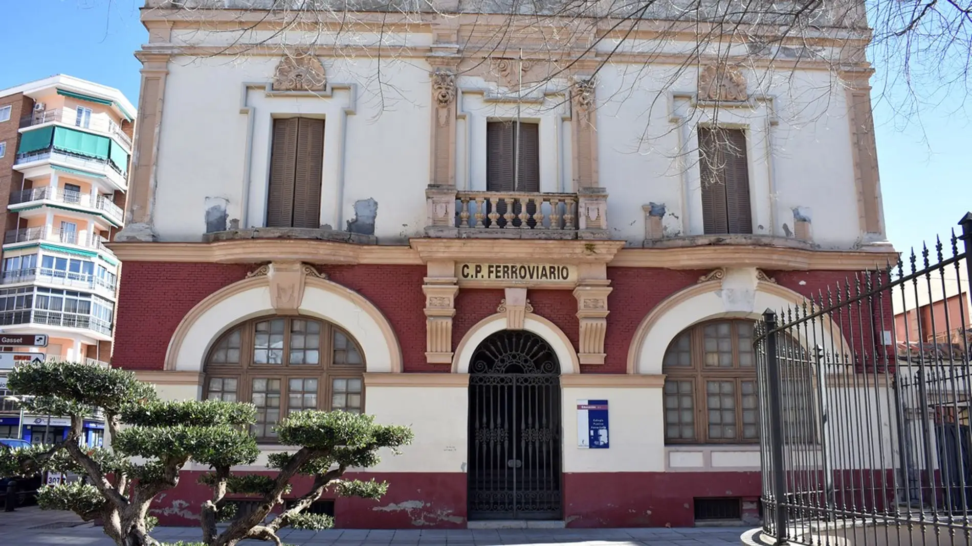 Antiguo colegio Ferroviario donde se ubicará el Centro Regional del Folclore