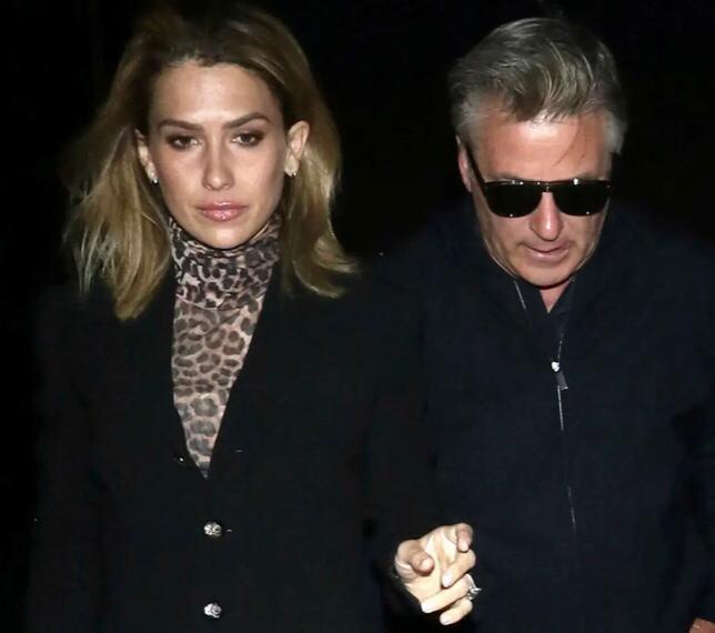 Hilaria Baldwin denuncia el acoso mediático que está recibiendo junto a Alec Baldwin y sus hijos Hilaria Baldwin denuncia el acoso mediático que está recibiendo junto a Alec Baldwin y sus hijos