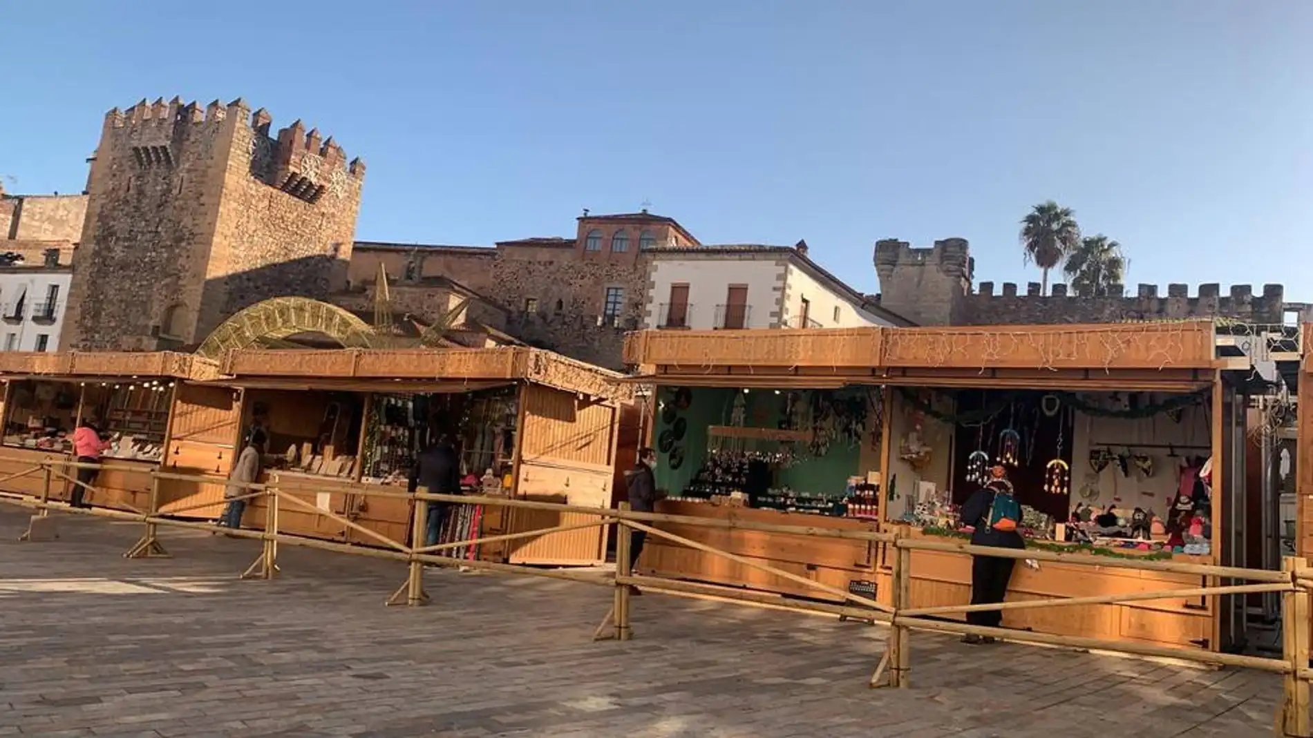 Ayuntamiento de Cáceres defiende el mercado navideño en la Plaza Mayor y dice que la mayoría de artesanos no se opone
