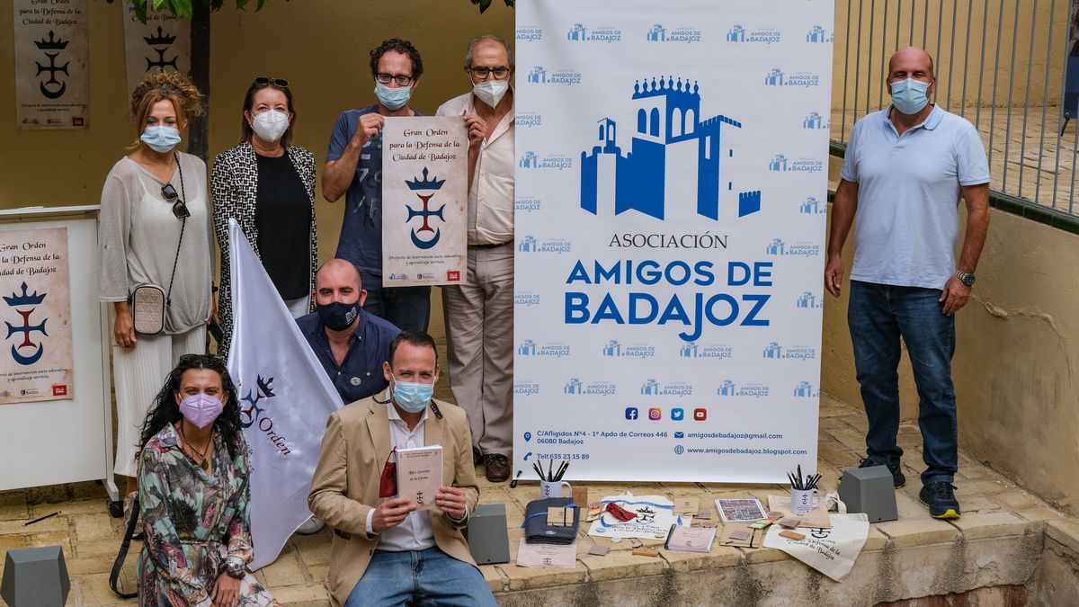 'La Gran Orden para la defensa de la ciudad de Badajoz' realiza esta tarde un acto de juramento en el Fuerte de San Cristobal 'La Gran Orden para la defensa de la ciudad de Badajoz' realiza esta tarde un acto de juramento en el Fuerte de San Cristobal