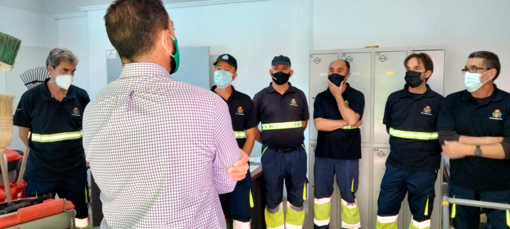 Trece nuevos operarios comienzan a prestar servicio de limpieza viaria en todo el término municipal Trece nuevos operarios comienzan a prestar servicio de limpieza viaria en todo el término municipal