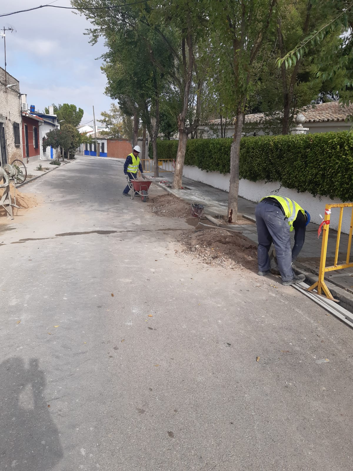 El Ayuntamiento de Alcázar invierte 10.774 euros en obras de reposición y nuevo acerado en Alameda de Cervera El Ayuntamiento de Alcázar invierte 10.774 euros en obras de reposición y nuevo acerado en Alameda de Cervera