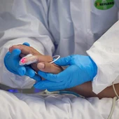 Paciente siendo tratado en un hospital Paciente siendo tratado en un hospital