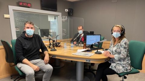 El candidato de Més per Mallorca al Parlament en las elecciones de 2023, también alcalde de Deià, Lluis Apesteguia, en los estudios de Onda Cero Mallorca. El candidato de Més per Mallorca al Parlament en las elecciones de 2023, también alcalde de Deià, Lluis Apesteguia, en los estudios de Onda Cero Mallorca.