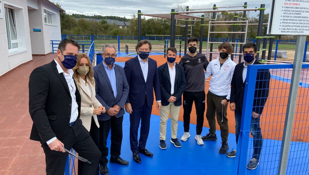 Zona exterior deportiva con espazos de workout