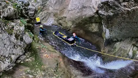 El Grupo de Rescate Especial de Intervención en Montaña (GREIM) El Grupo de Rescate Especial de Intervención en Montaña (GREIM), entrenamiento en Potes