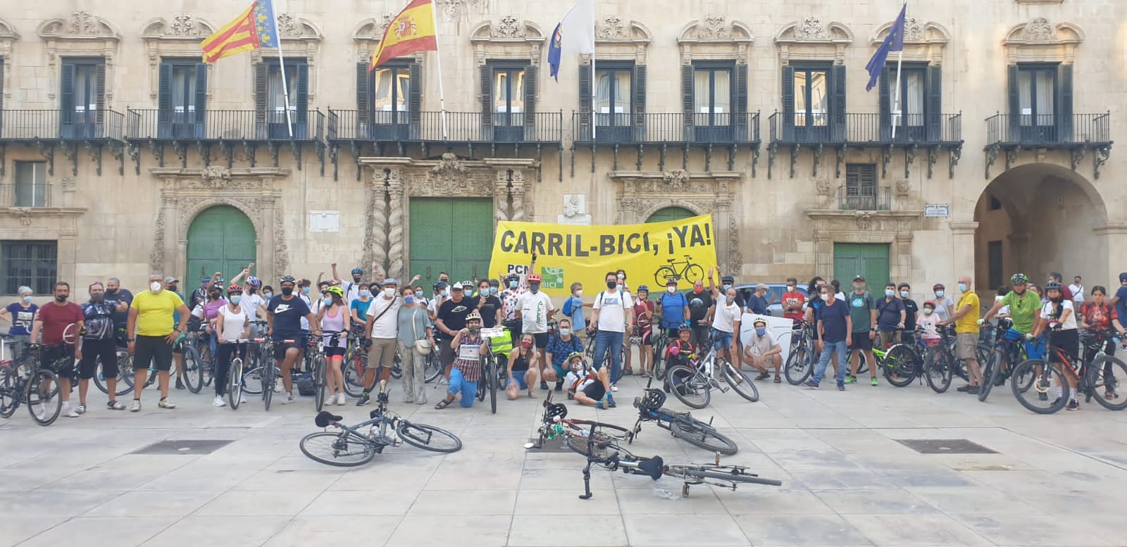 Colectivos por la sostenibilidad exigen un carril bici litoral que permita la conexión entre Urbanova y Campello, sin riesgo para los usuarios Colectivos por la sostenibilidad exigen un carril bici litoral que permita la conexión entre Urbanova y Campello, sin riesgo para los usuarios