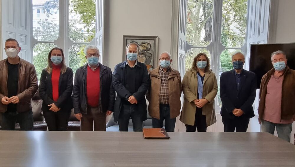 Villarino, González e Gomez no encontro coa Plataforma en Defensa do Tren a Vigo por Mondariz
