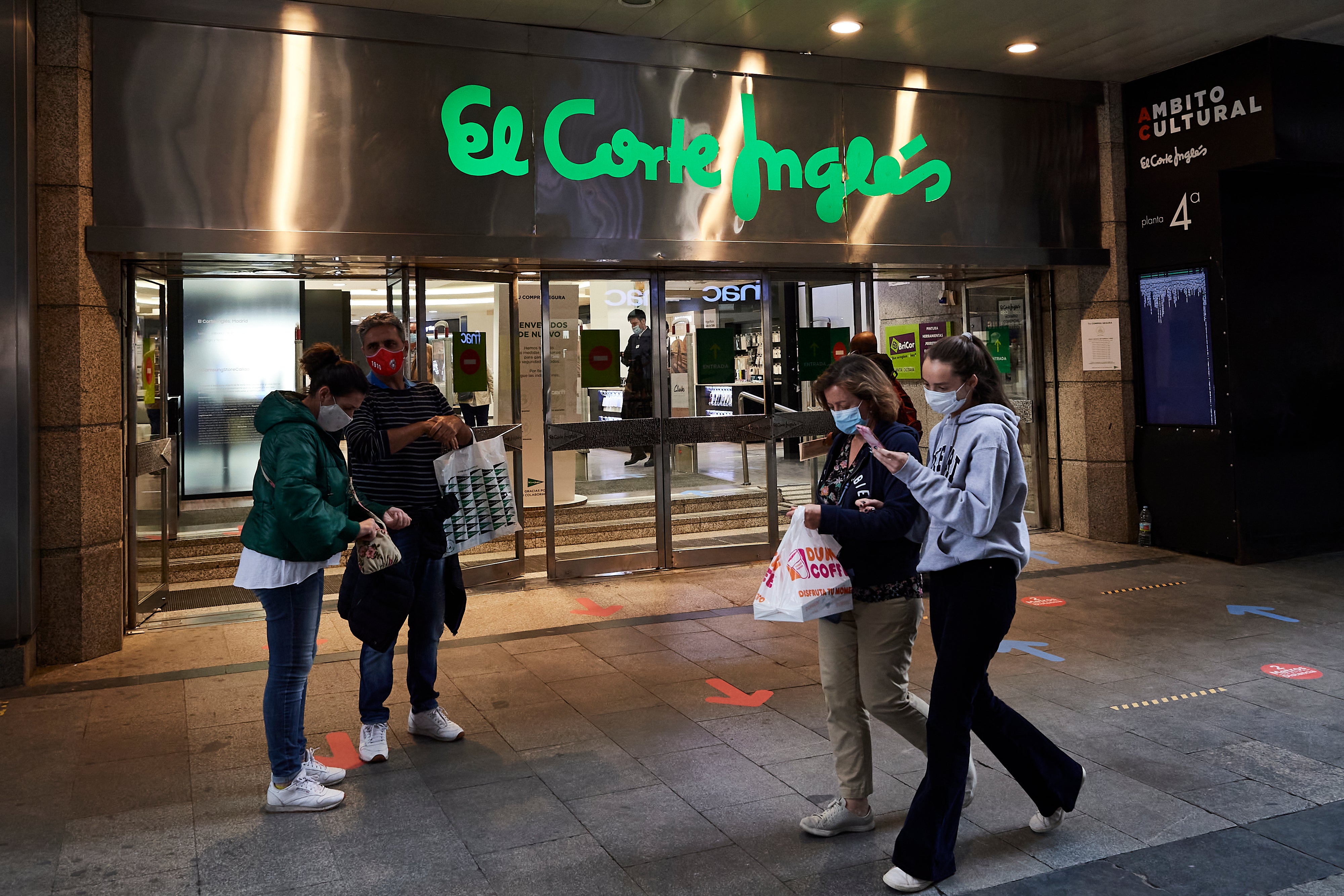 El Corte Inglés abre 6.000 puestos de trabajo para la campaña de Navidad: cómo apuntarse y qué puestos hay disponibles El Corte Inglés abre 6.000 puestos de trabajo para la campaña de Navidad: cómo apuntarse y qué puestos hay disponibles