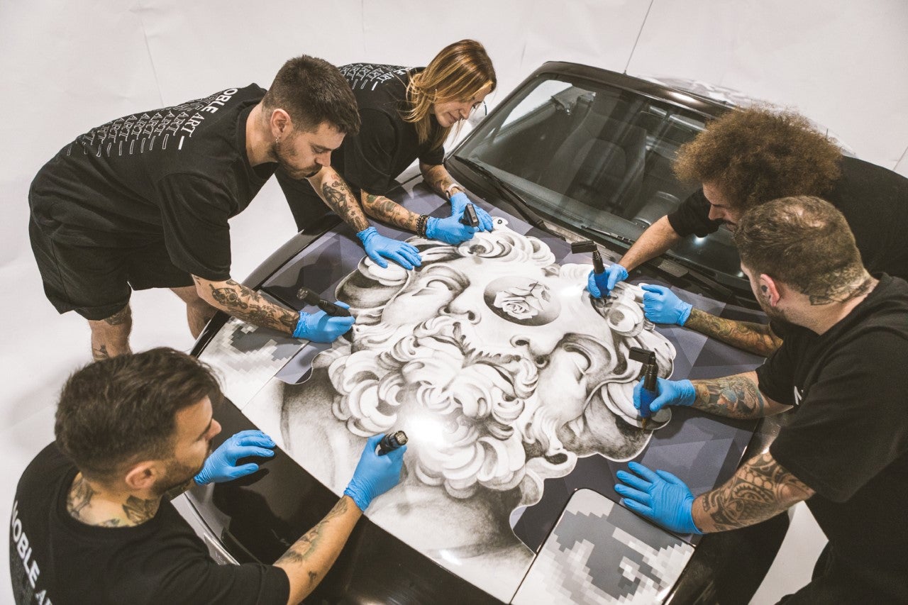 Crean en Valencia el primer coche tatuado del mundo Crean en Valencia el primer coche tatuado del mundo