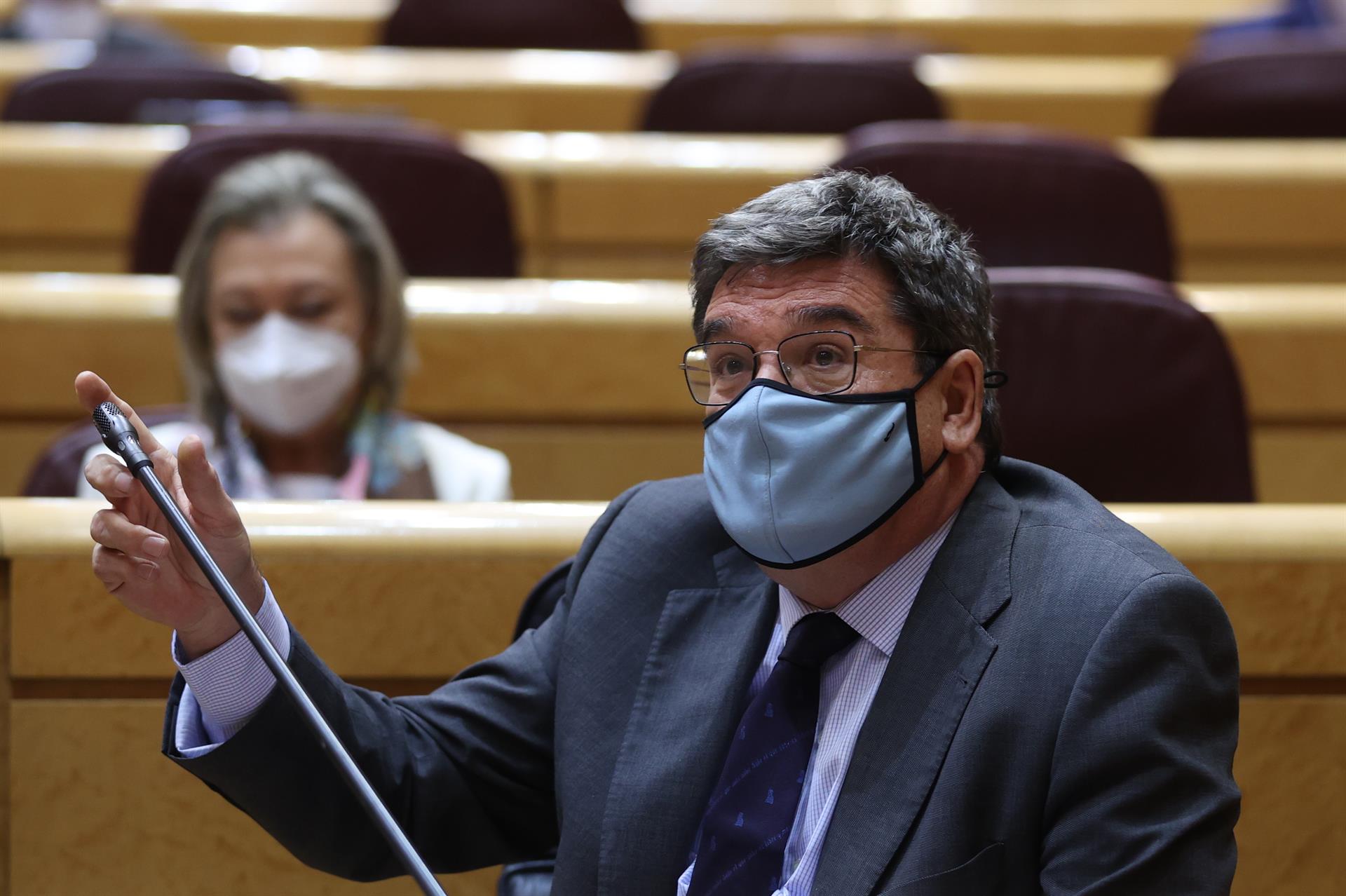 El Gobierno presenta a los agentes sociales su plan para elevar la cuota empresarial por dar de baja los contratos temporales El Gobierno presenta a los agentes sociales su plan para elevar la cuota empresarial por dar de baja los contratos temporales