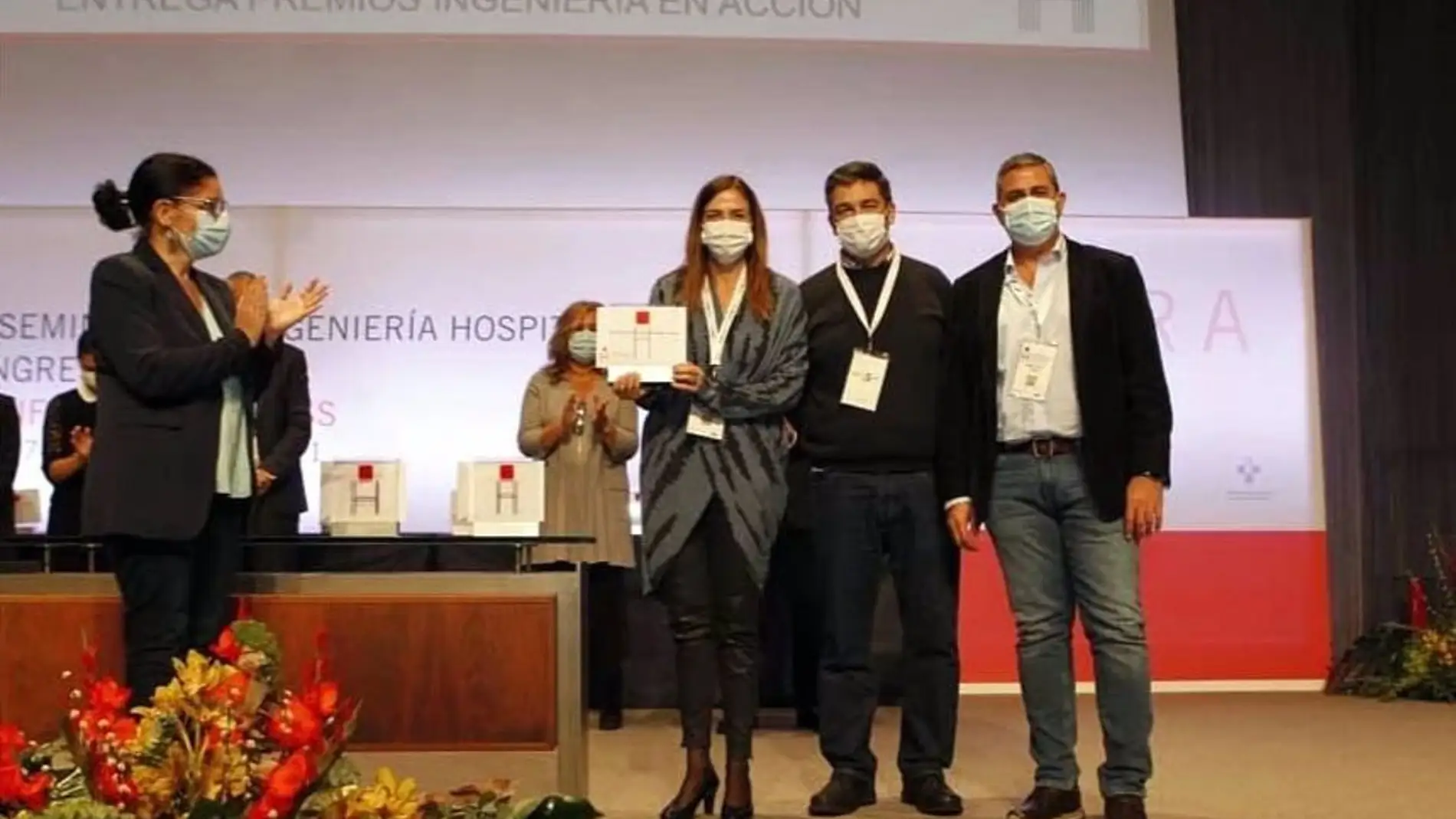 Entrega del reconocimiento en el 38 Congreso Nacional de Ingeniería Hospitalaria, celebrado en Gijón