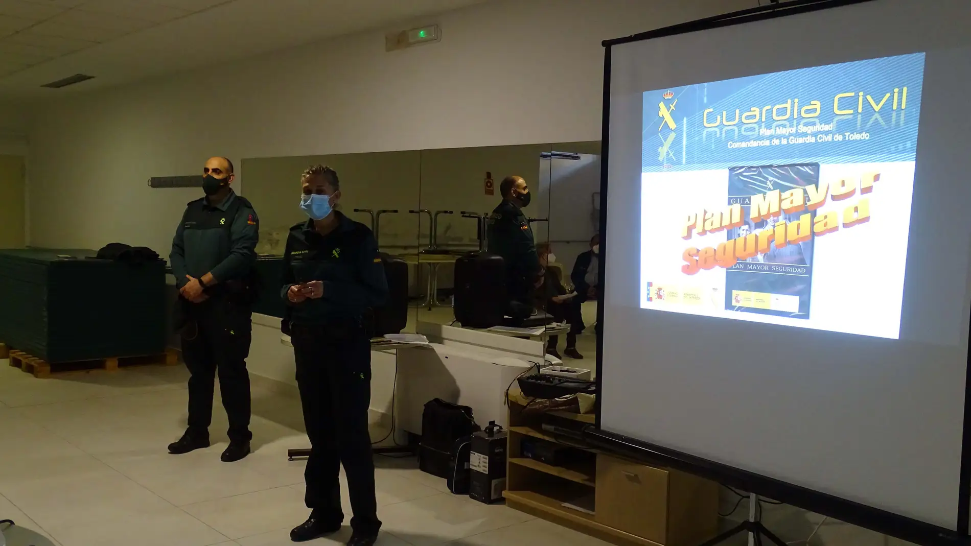 La Guardia Civil ofrece en Quintanar una charla sobre prevención de robos, timos y estafas