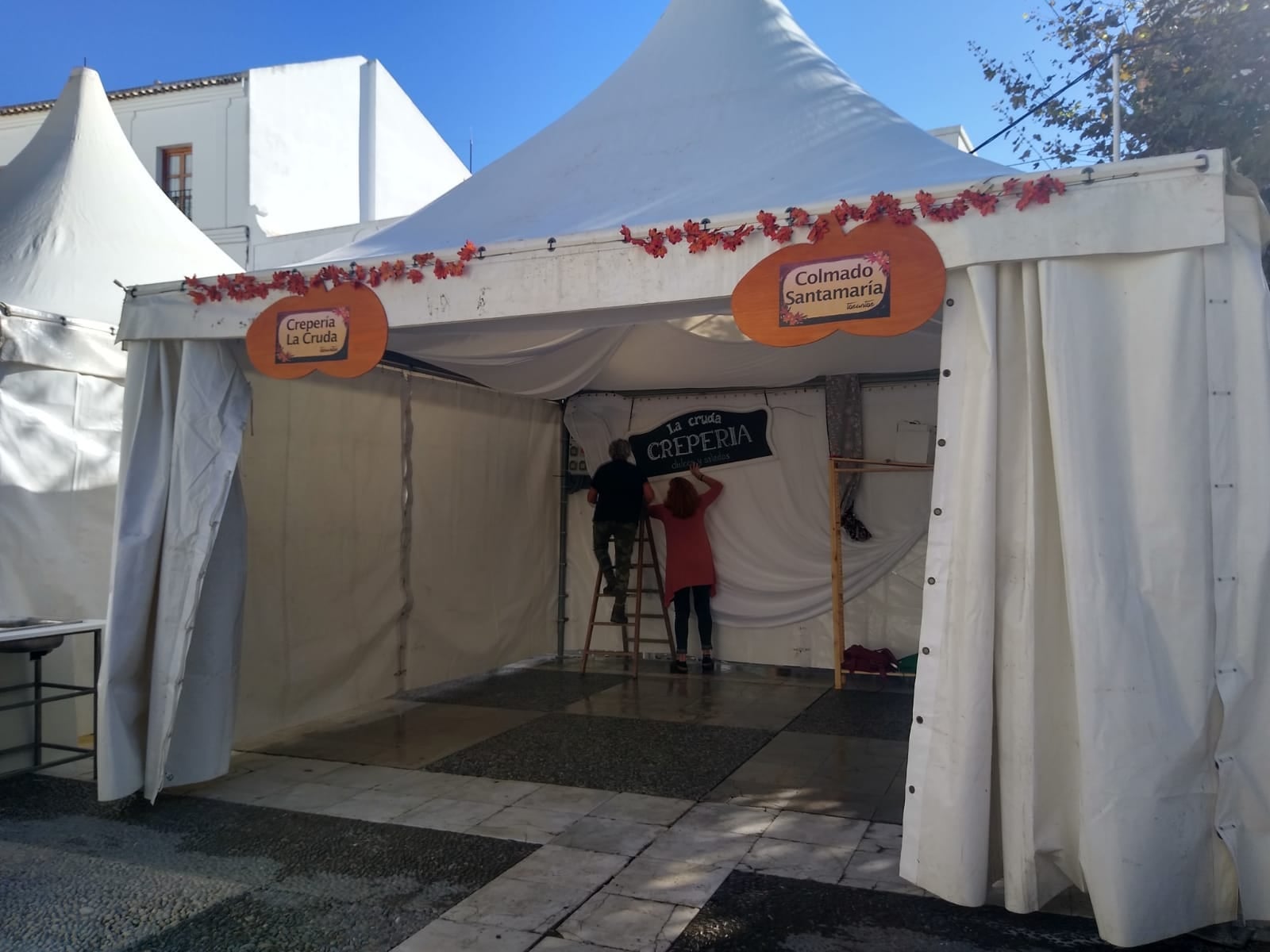 Comienza el Mercado de Tosantos de Rota con múltiples actividades en la calle Comienza el Mercado de Tosantos de Rota con múltiples actividades en la calle