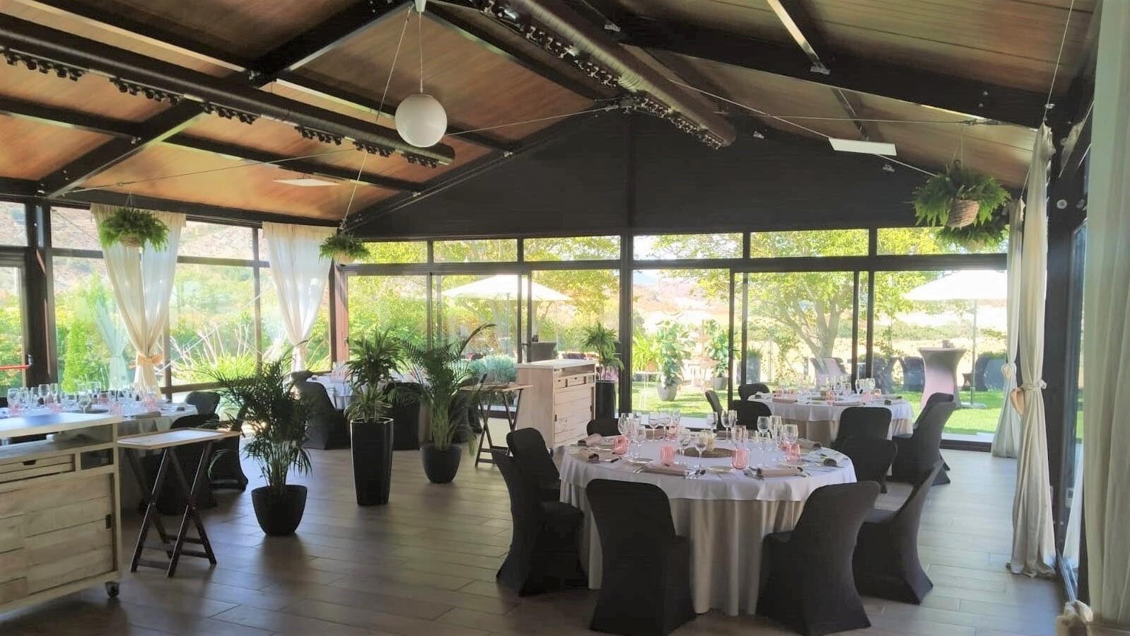 Cena solidaria a beneficio de los damnificados del volcán de la Palma Cena solidaria a beneficio de los damnificados del volcán de la Palma