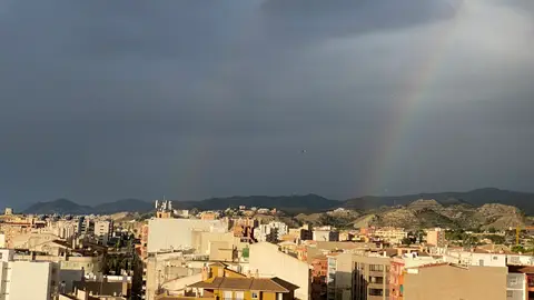 Arco iris la vila joiosa cielos nubes y claros Arco iris la vila joiosa cielos nubes y claros