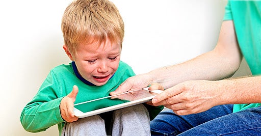 "Mamá, déjame tu móvil, cuándo me comprarás uno?" "Mamá, déjame tu móvil, cuándo me comprarás uno?"