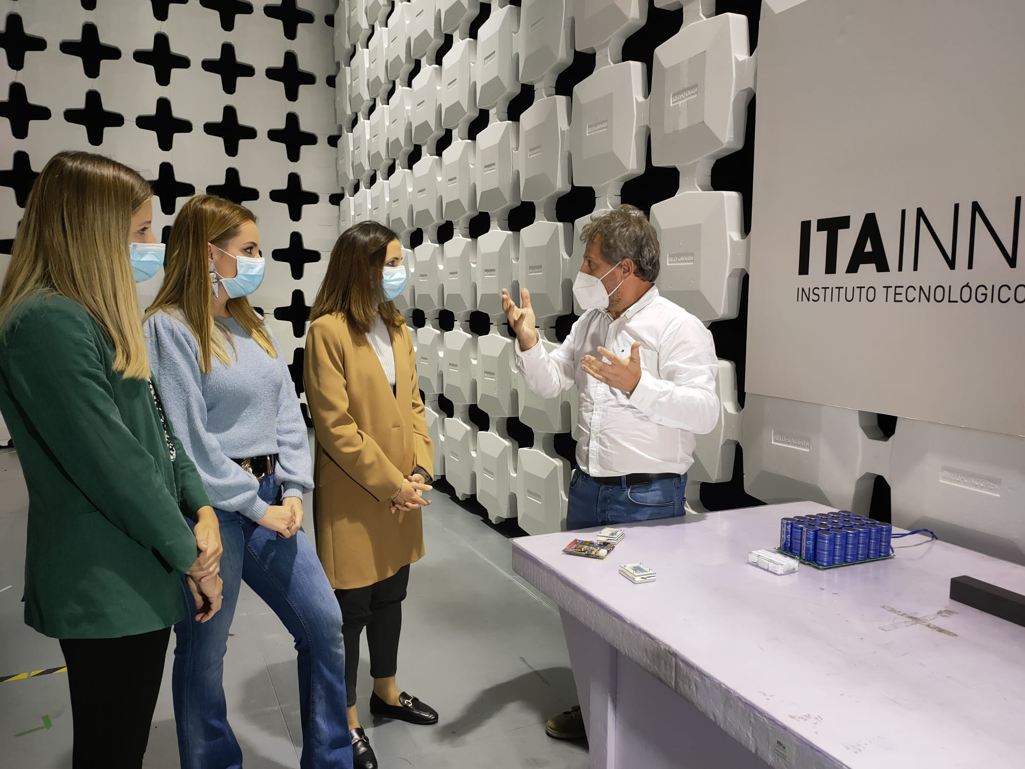 La ministra Belarra conoce los proyectos de ITAINNOVA La ministra Belarra conoce los proyectos de ITAINNOVA