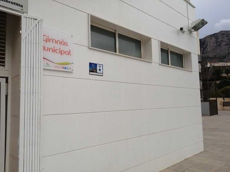 Finestrat mejora los accesos al gimnasio municipal Finestrat mejora los accesos al gimnasio municipal