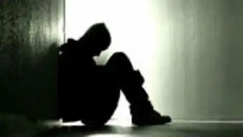 Los pensamientos suicidas entre los jóvenes se pueden prevenir: estos son los rasgos a vigilar Los pensamientos suicidas entre los jóvenes se pueden prevenir: estos son los rasgos a vigilar