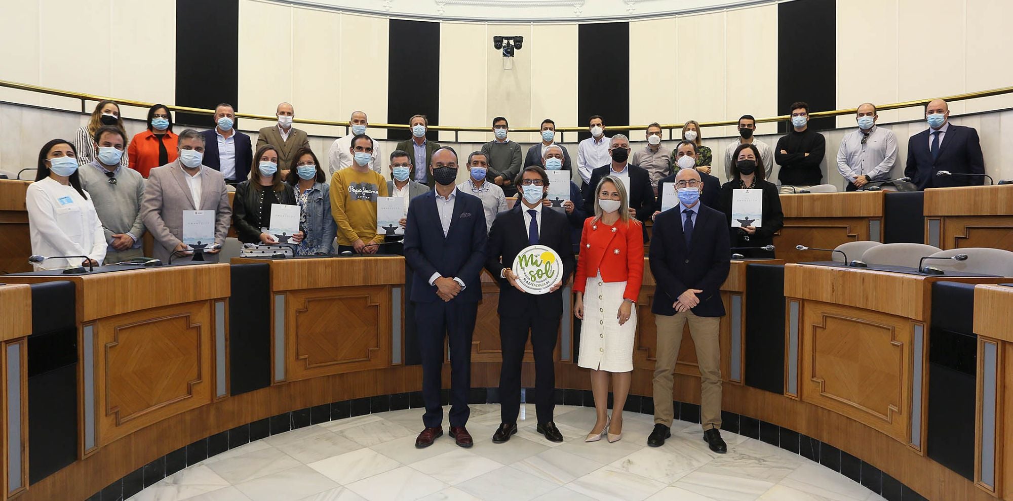 La Diputación de Alicante entrega la guía Smart city a siete ayuntamientos para impulsar su transformación digital La Diputación de Alicante entrega la guía Smart city a siete ayuntamientos para impulsar su transformación digital