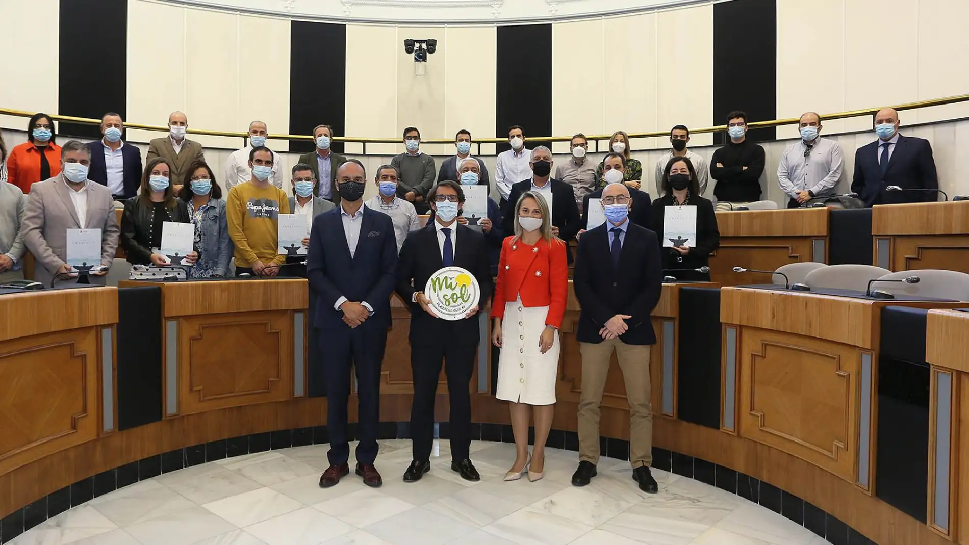 La Diputación de Alicante entrega la guía Smart city a siete ayuntamientos para impulsar su transformación digital 