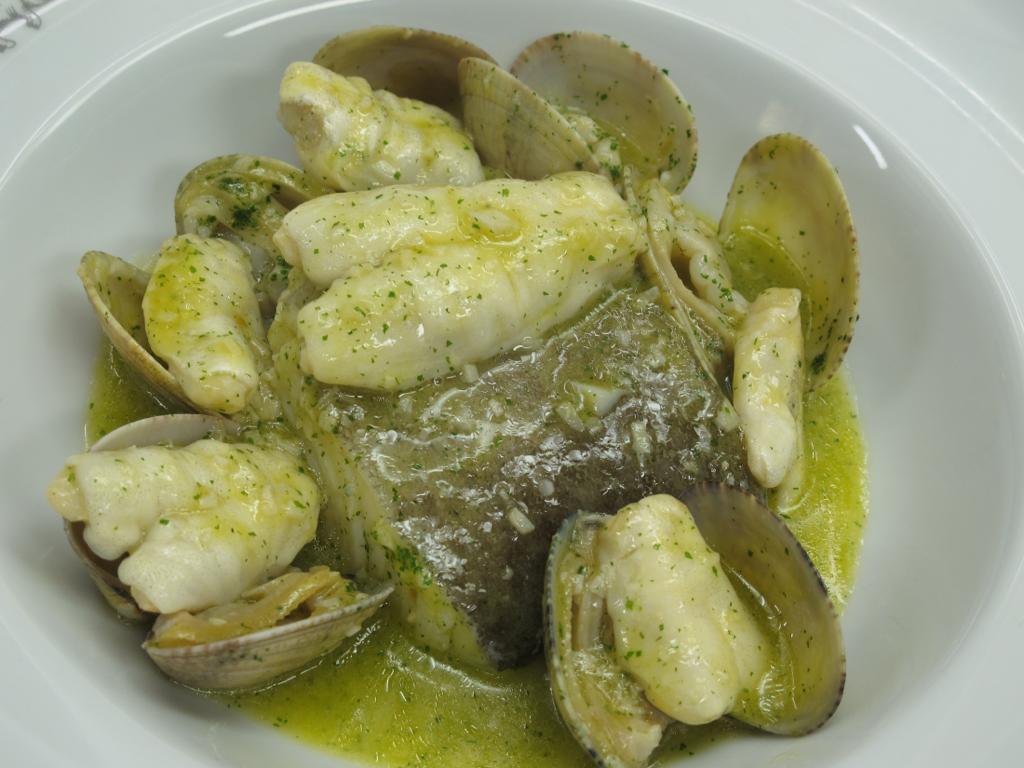 La receta de Robin Food para cocinar un riquísimo bacalao con kokotxas y almejas La receta de Robin Food para cocinar un riquísimo bacalao con kokotxas y almejas