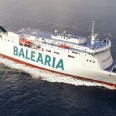 Un buque de Baleària cubriendo el trayecto entre Mallorca y Menorca. 