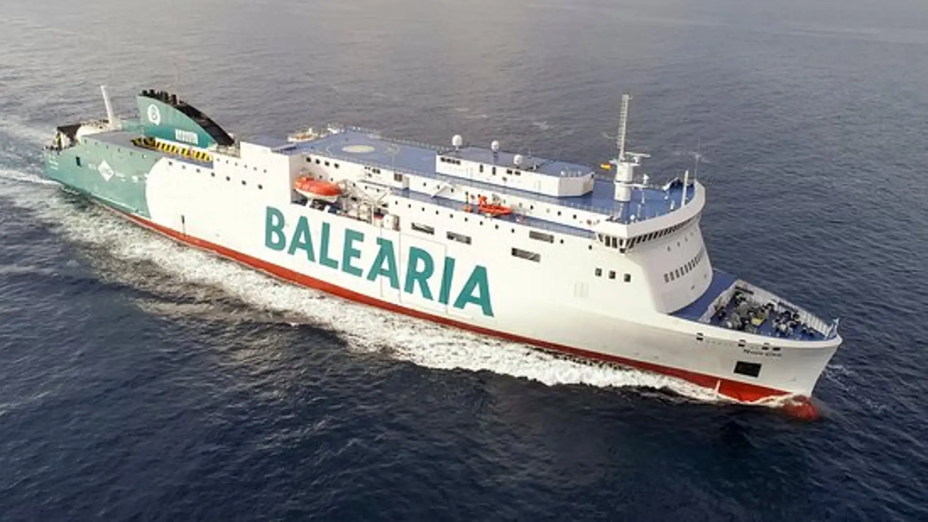 Un buque de Baleària cubriendo el trayecto entre Mallorca y Menorca. 