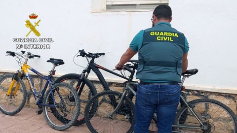 Detenidas cinco personas en Totana por más de una treintena de robos en el último año Detenidas cinco personas en Totana por más de una treintena de robos en el último año