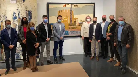 UNIFAN ha regalado a la ciudad de Torrevieja una moqueta que representa la Torre del Moro exposición