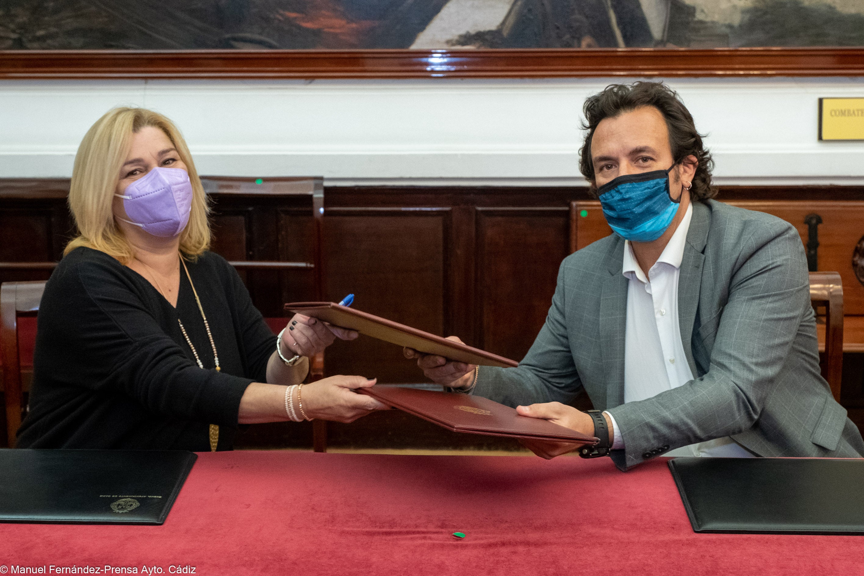 Los comerciantes de Extramuros firman su primer convenio con el Ayuntamiento de Cádiz Los comerciantes de Extramuros firman su primer convenio con el Ayuntamiento de Cádiz
