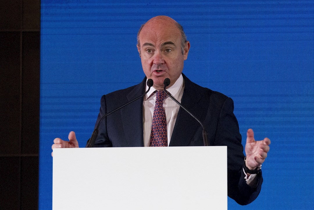 Luis de Guindos: "La reforma laboral de 2012 está funcionando razonablemente bien" Luis de Guindos: "La reforma laboral de 2012 está funcionando razonablemente bien"