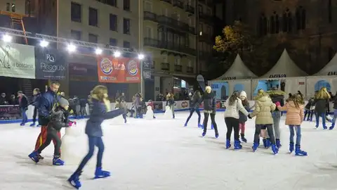 Aquest Nadal torna la pista de gel de la plaça Sant Joan de Lleida Aquest Nadal torna la pista de gel de la plaça Sant Joan de Lleida