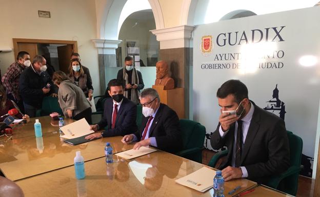 Almería, Guadix y Granada firman el Manifiesto Sudeste del Corredor Mediterráneo Almería, Guadix y Granada firman el Manifiesto Sudeste del Corredor Mediterráneo