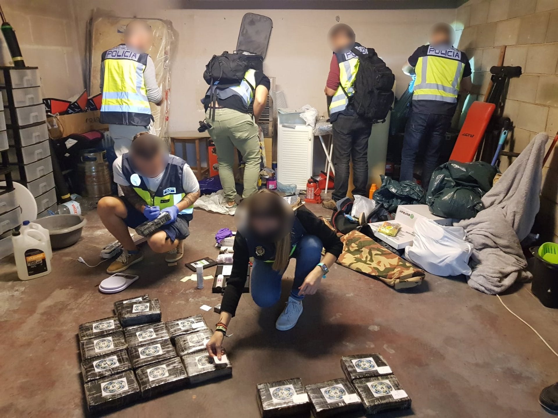 Cinco detenidos por traficar con cocaína en Alicante y en Villajoyosa Cinco detenidos por traficar con cocaína en Alicante y en Villajoyosa