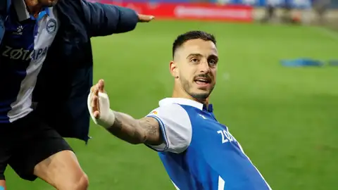 Un gran Joselu remonta para el Alavés y alarga la condena del Levante Un gran Joselu remonta para el Alavés y alarga la condena del Levante