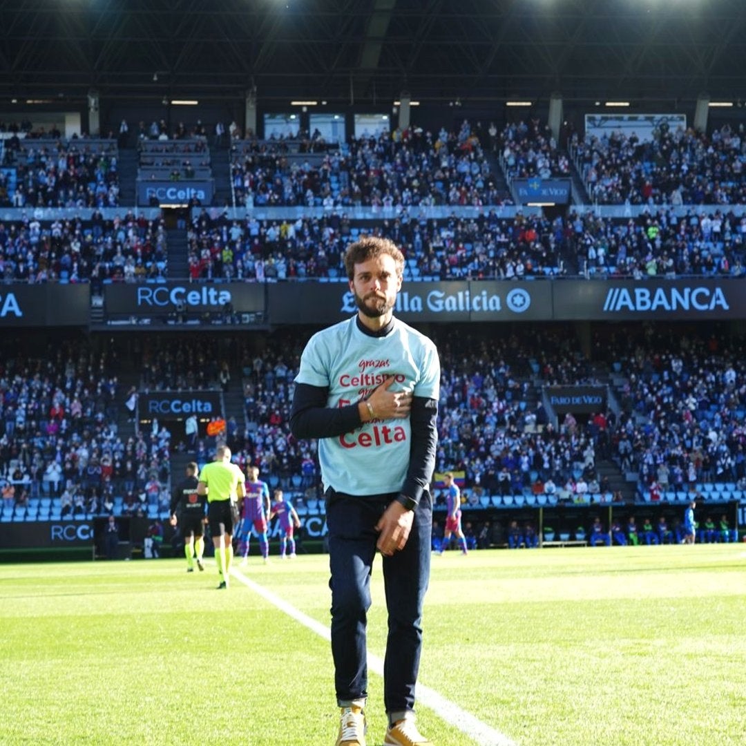 El emotivo homenaje a Sergio Álvarez antes del Celta-Barça: "A veces los sueños se cumplen" El emotivo homenaje a Sergio Álvarez antes del Celta-Barça: "A veces los sueños se cumplen"