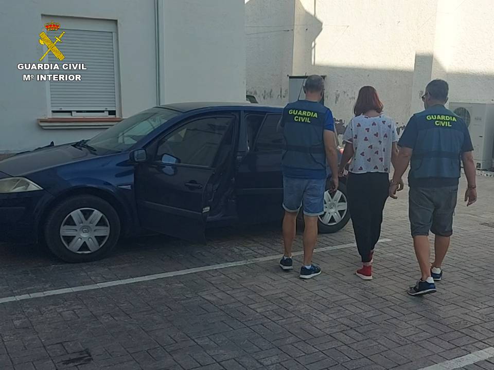 Detenidas la trabajadora y a la gerente de una agencia de seguros de Benidorm por estafar manipulando pólizas Detenidas la trabajadora y a la gerente de una agencia de seguros de Benidorm por estafar manipulando pólizas