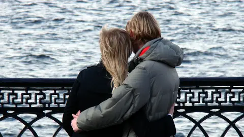 Imagen de archivo de una pareja. Imagen de archivo de una pareja.