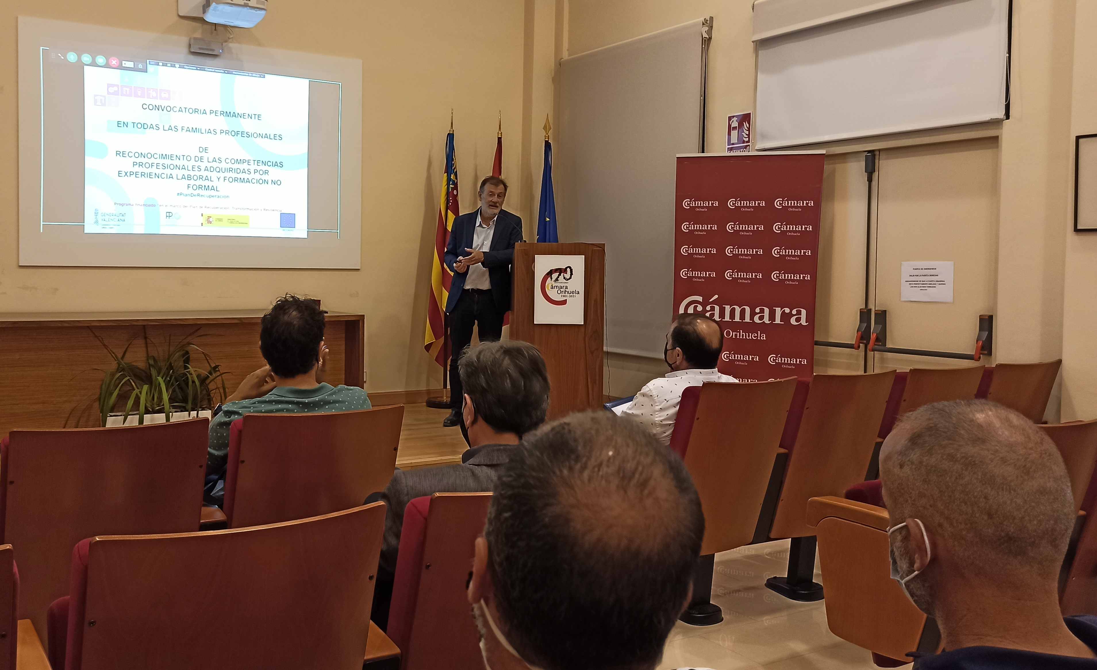 Cámara Orihuela dedica una jornada informativa de la eficiencia energética y medioambiental en las empresas Cámara Orihuela dedica una jornada informativa de la eficiencia energética y medioambiental en las empresas