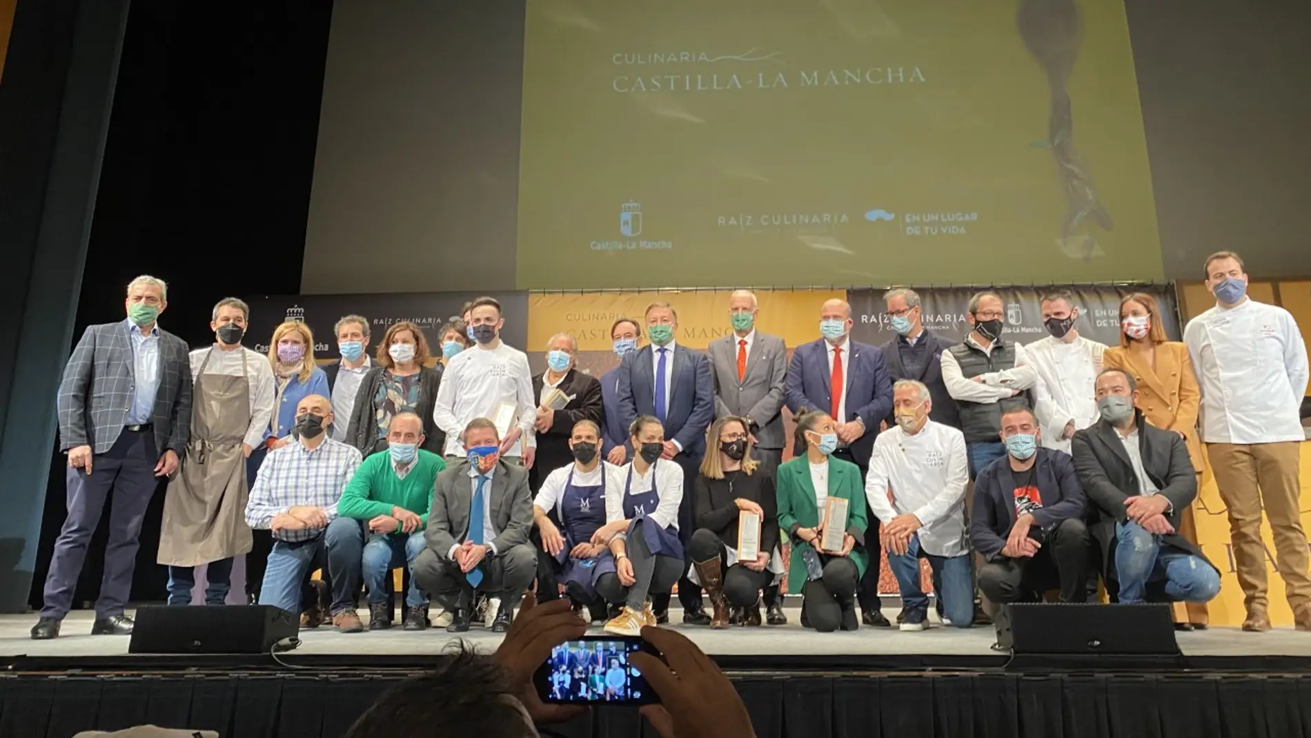 Premiados y autoridades en el Teatro Auditorio de Cuenca durante Culinaria 2021