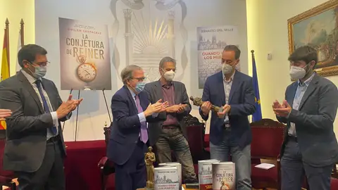 Ignacio del Valle recibe el Premio Ateneo de Sevilla 2021 Ignacio del Valle recibe el Premio Ateneo de Sevilla 2021