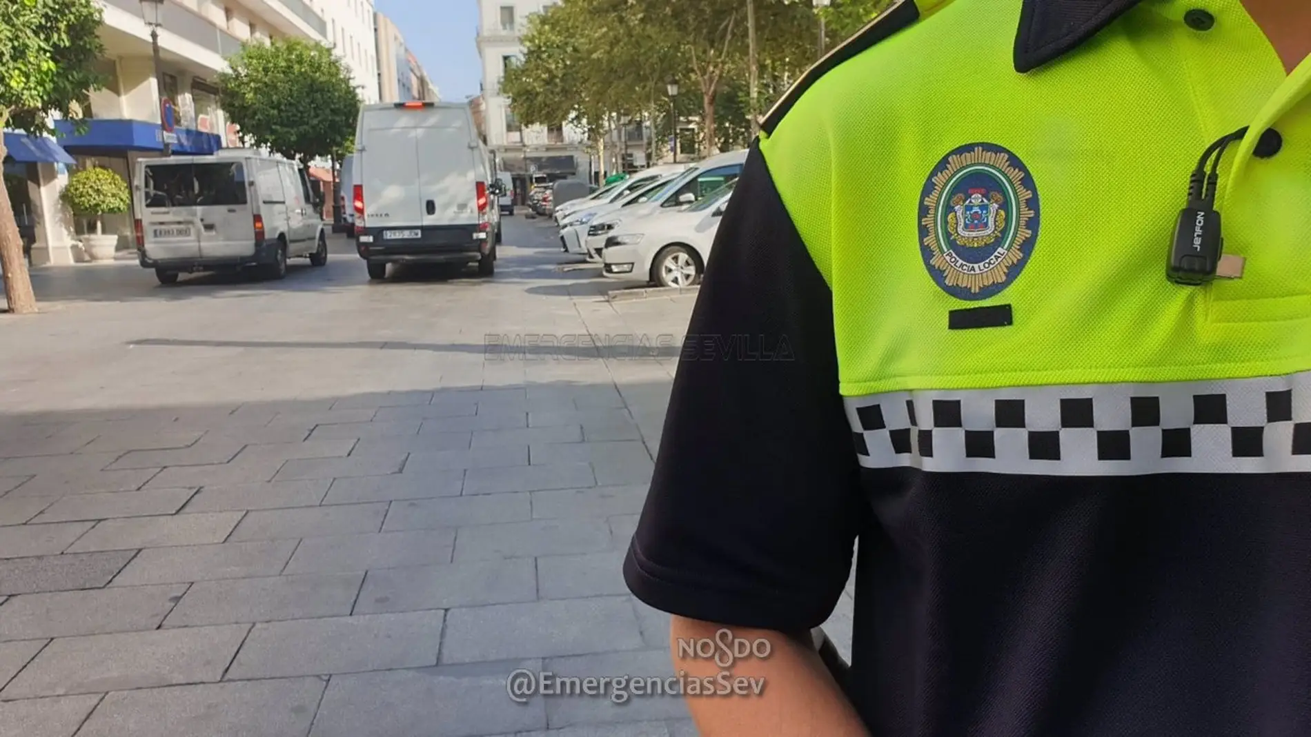 Descubren a un hombre vestido de camuflaje disparando a patos en Granada