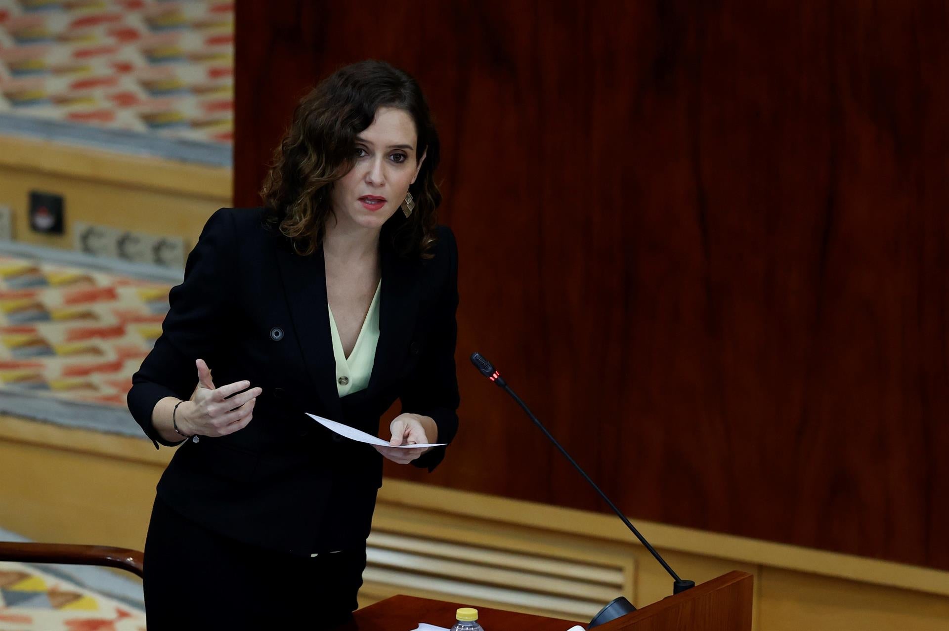 Ayuso "reconoce" y "apoya" a los policías y guardias civiles y asistirá a la manifestación en contra de la reforma de Ley de Seguridad Ciudadana Ayuso "reconoce" y "apoya" a los policías y guardias civiles y asistirá a la manifestación en contra de la reforma de Ley de Seguridad Ciudadana